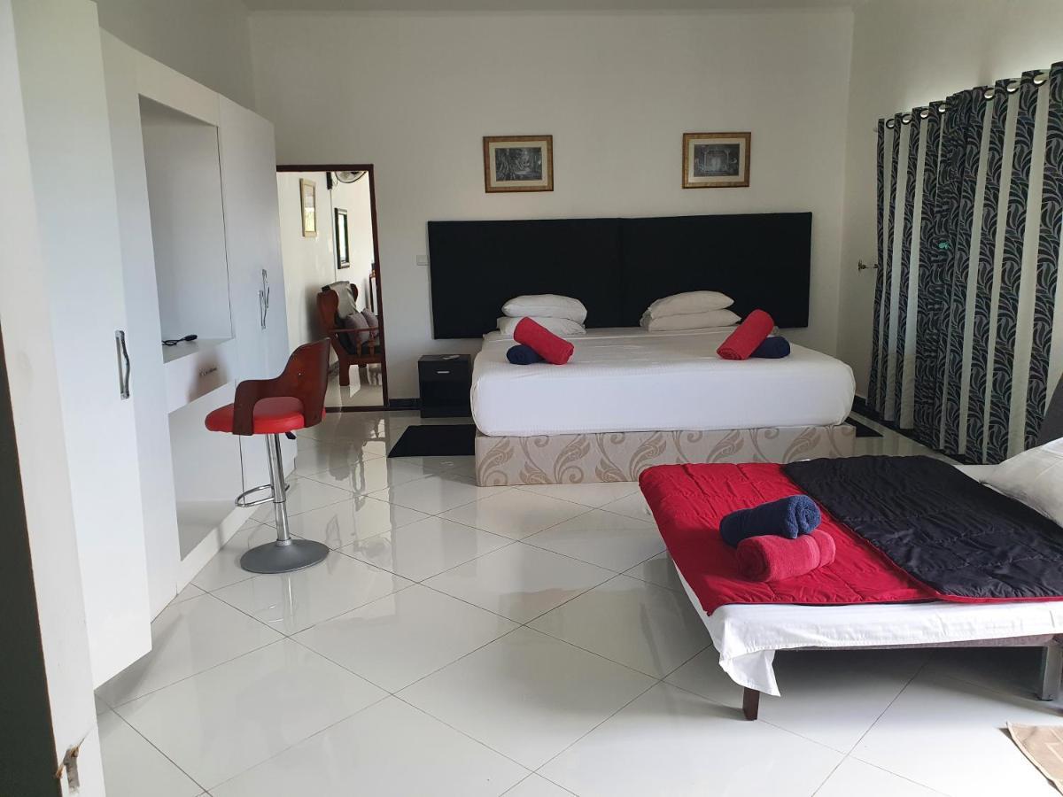 The Olive Tree Apartment Misere Bagian luar foto