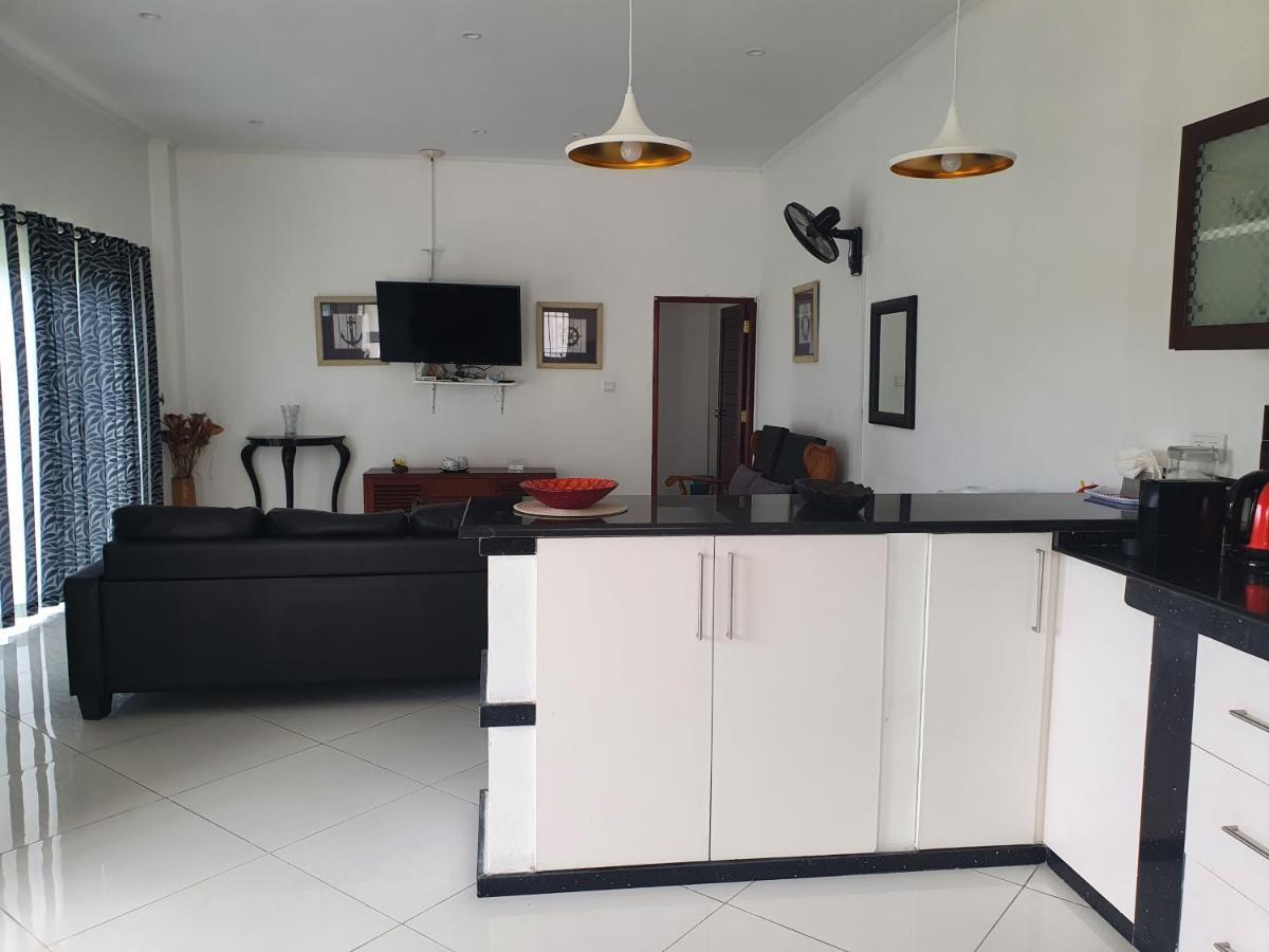 The Olive Tree Apartment Misere Bagian luar foto